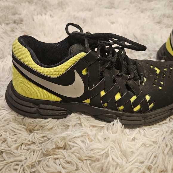 Nike Fingertrap Trainers - Picture 2 of 6